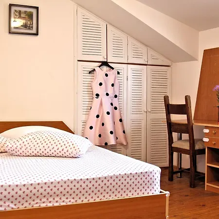 Lover's Nest Next To The Appartement Varna